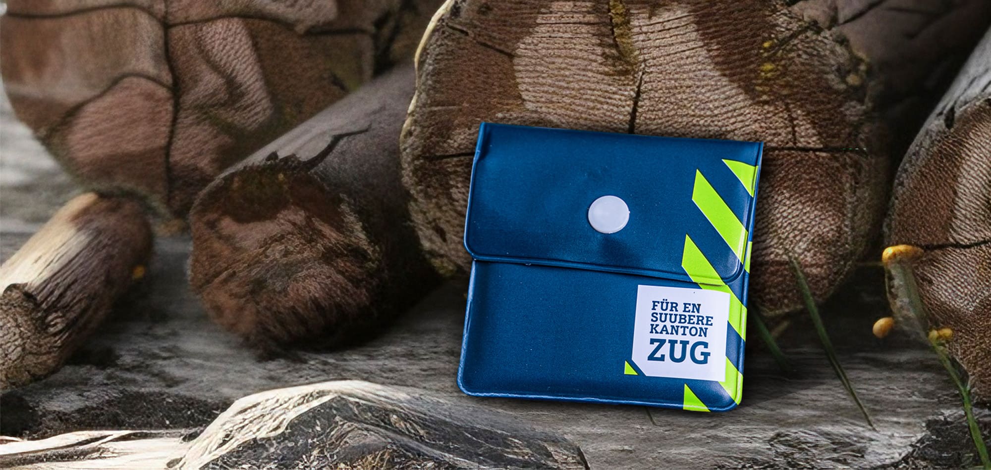 Männer die Flaschen schieben